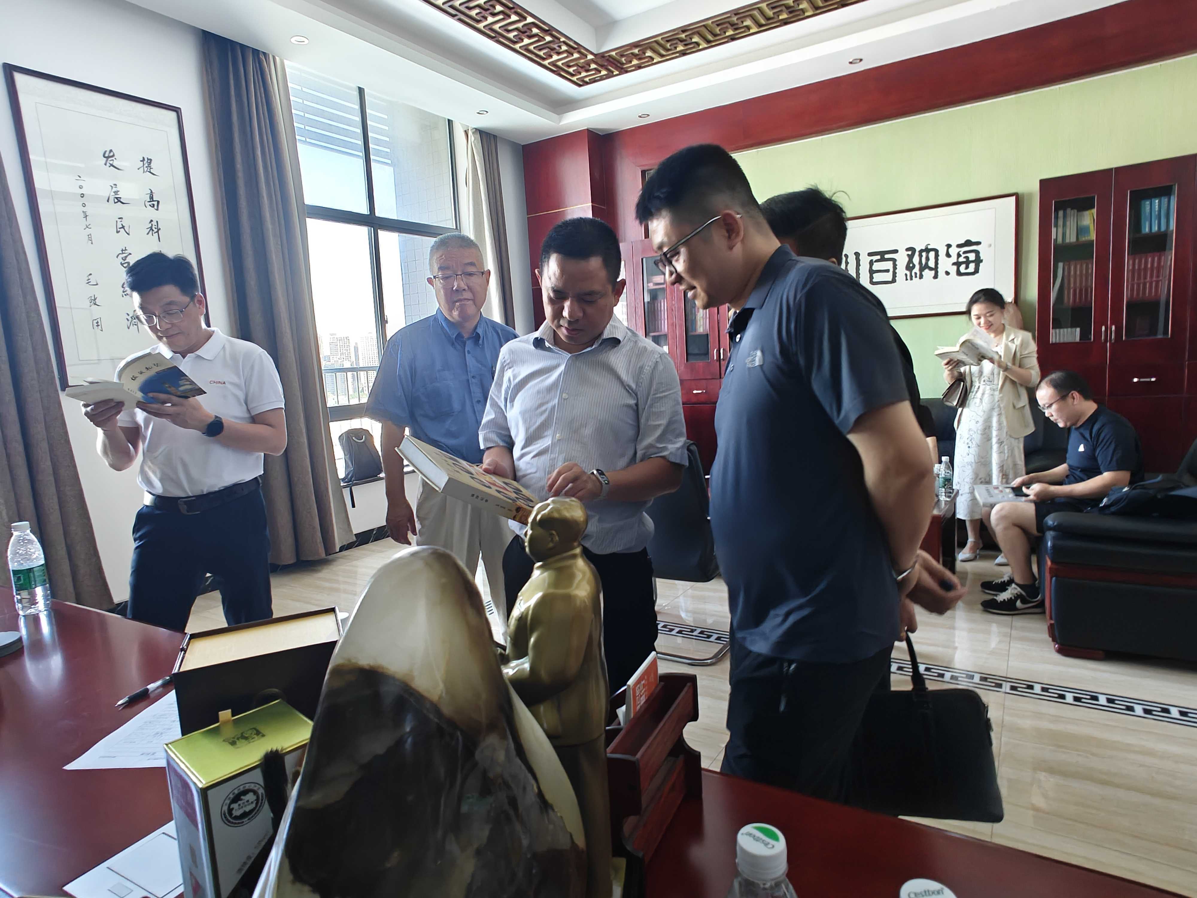 上海交大2024总裁班校友团参观考察人生就是搏(中国)集团网站企业有限公司